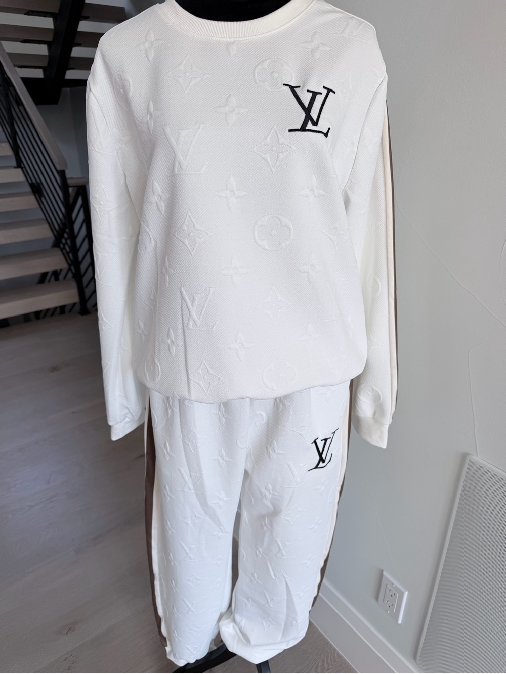LV Women's White Logo Embossed Sweatshirt & Track Pants Set size M - Picture 10 of 10